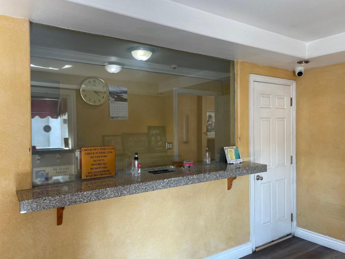 Legacy Inn & Suites Anaheim Exterior photo