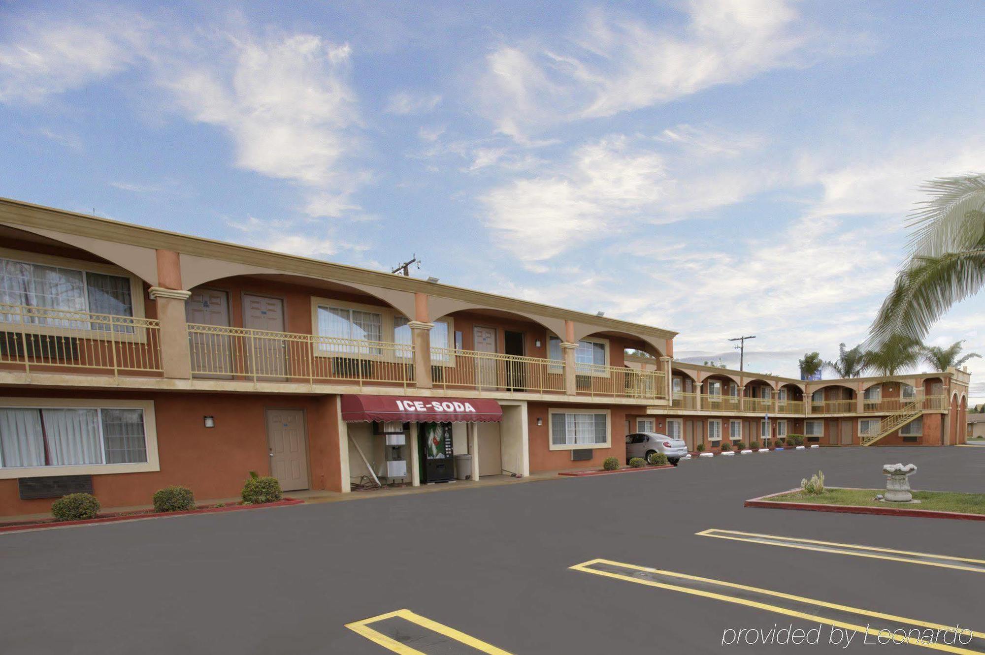 Legacy Inn & Suites Anaheim Exterior photo